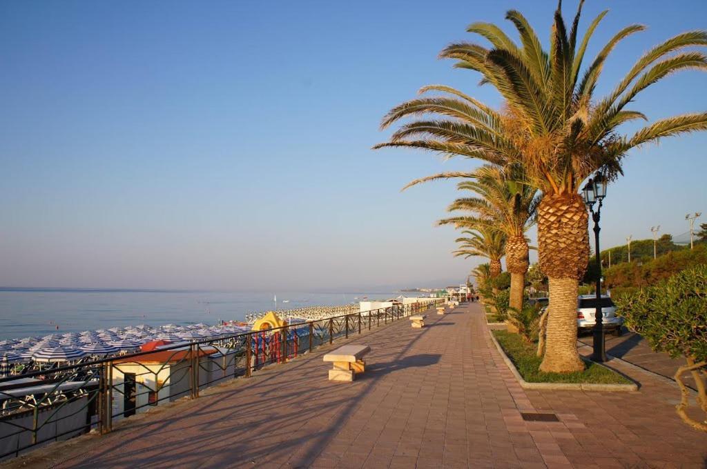 Monolocale Deluxe A 2,7 Km Dal Mare Per 2 Persone Apartment Siderno Exterior photo